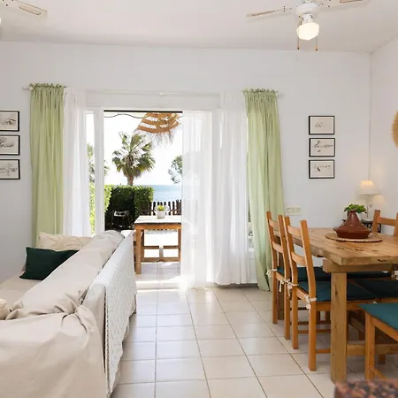 Baconer - Casa En Con Jardin Privado Y Acceso Directo Al Mar - Deltavacaciones *